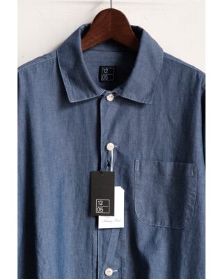 1205　Chambray Shirts Coverall “NOAH”
¥69,300（税込）
イタリア南部の街 NAPOLIに拠点を置き、イタリアの目の肥えた洒落者さえも心躍らすという”Salvatore Piccolo” で縫製された1205のシャツカバーオール。

NAPOLIのドレスシャツの作りを踏襲して縫われるカジュアルルックのPiccoloシャツは、味わいと美しさが同居した洒落者達の大好物。

そして1205デザイナー PAULA GERBASEさんが創るアイテムは、足しても引いても壊れてしまう美しさを感じる佇まい。

それは威圧する美しさではなく、近くに居てくれる自然体の包容力が魅力です。
#山口ストアー#山口ストアーのこれがイイのだ